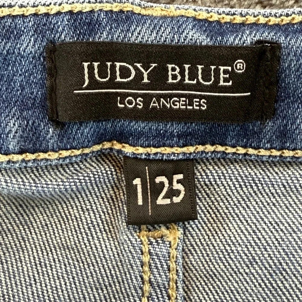 Judy Blue Women's‎ Jeans Straight Fit Distressed Raw Hem Medium Wash Size 1/25